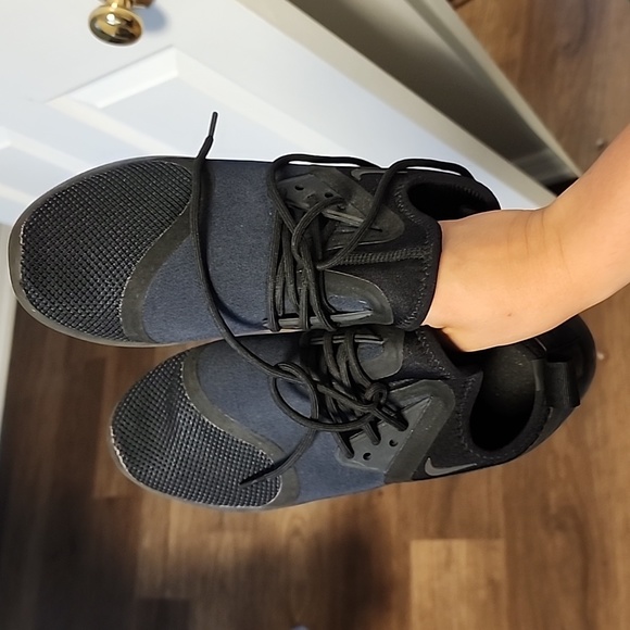 Limited Edition Nike shoes - Picture 2 of 3